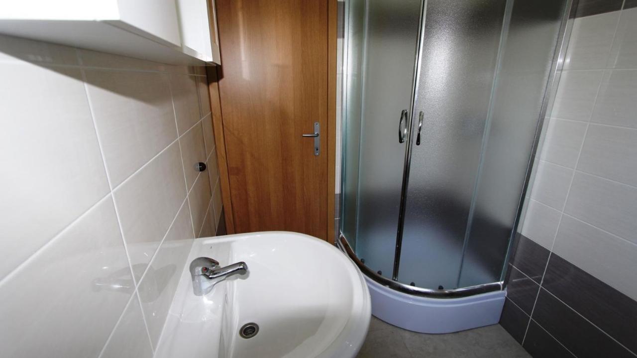 מאלינסקה Apartments Tomislav מראה חיצוני תמונה