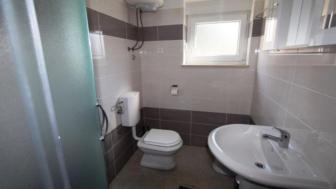מאלינסקה Apartments Tomislav מראה חיצוני תמונה