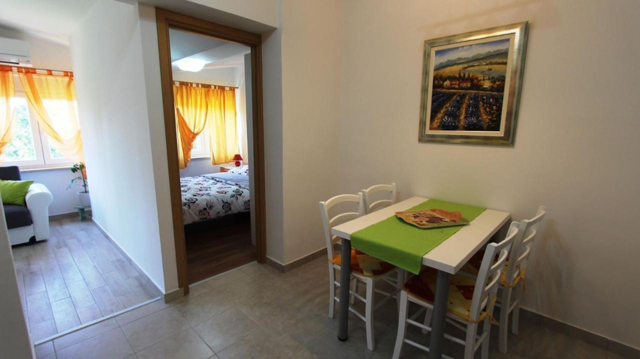 מאלינסקה Apartments Tomislav מראה חיצוני תמונה